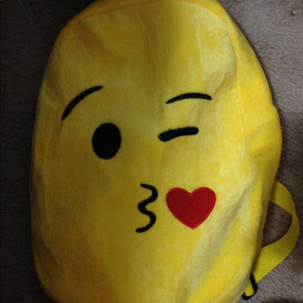 Emoji kissy face bag